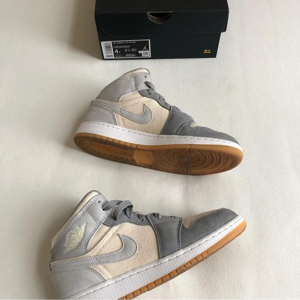 Nike Air Jordan 1 Mid Coconut Milk / Particle Grey Size 4